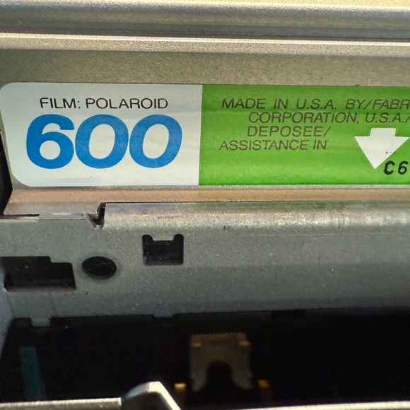 Polaroid Sun 600 LMS Camera - Black and Silver - Picture 14 of 16